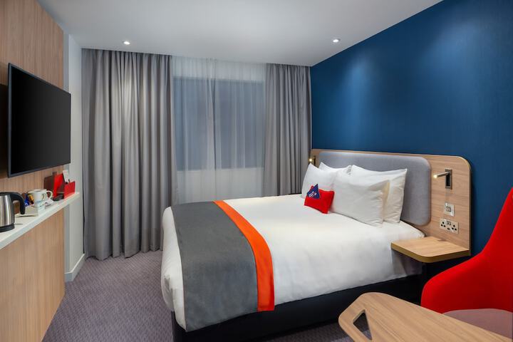 Room 10 of 37