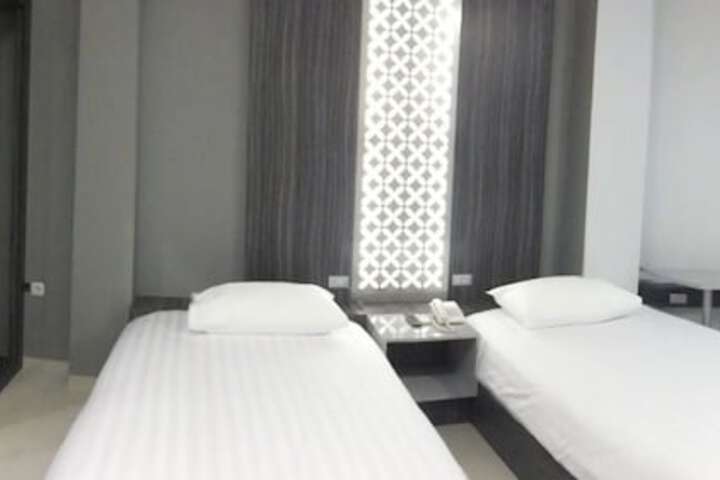 Room 8 of 35