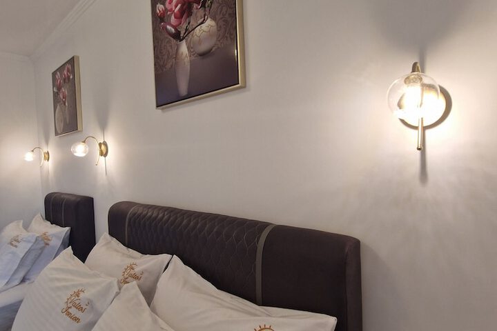 Room 5 of 25