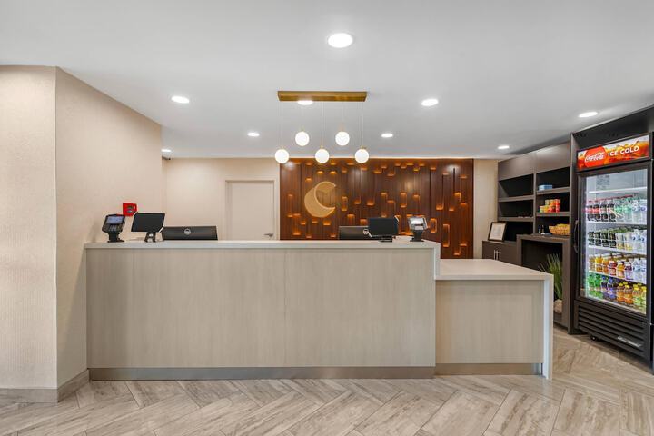 Entrance & Lobby