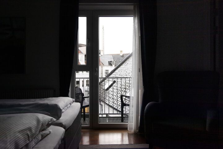 Room 16 of 66