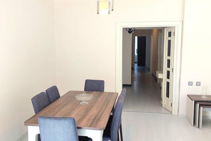 Room 176 of 271