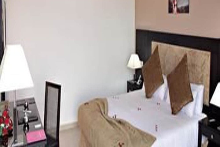 Room 13 of 80