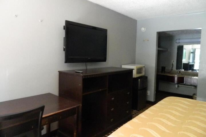 Standard Double Room (5 of 6)