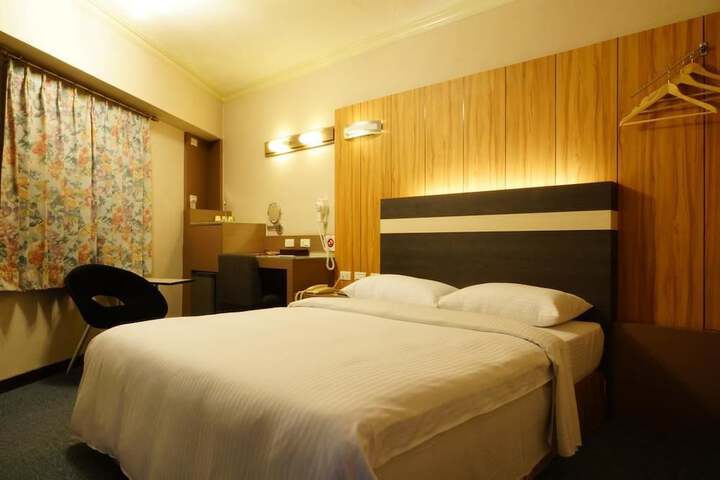 Room 4 of 36