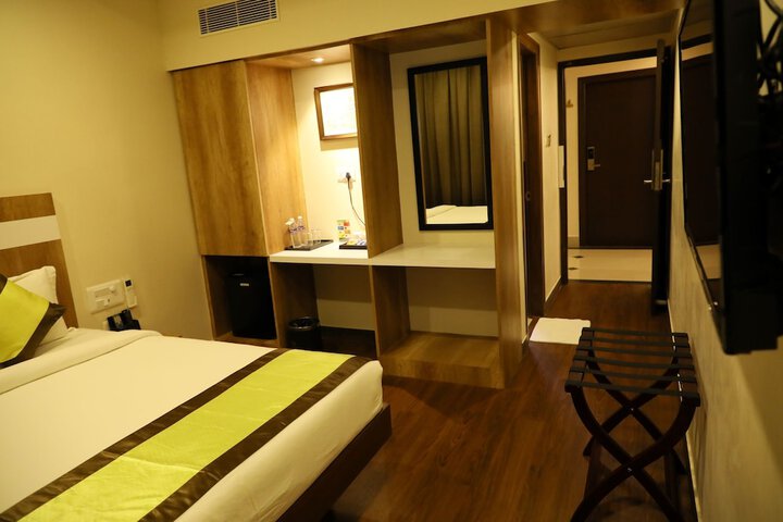 Room 11 of 36