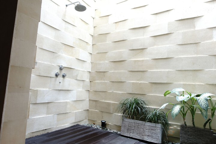Room 15 of 26