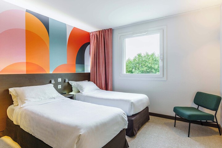 Room 7 of 25