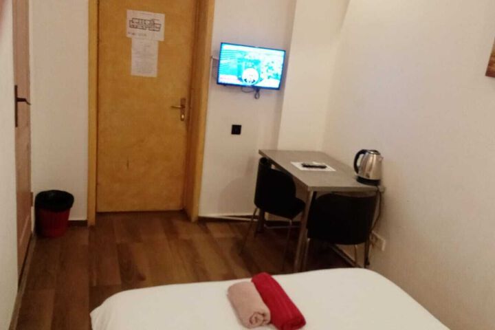 Room 51 of 86