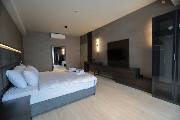Room 10 of 42
