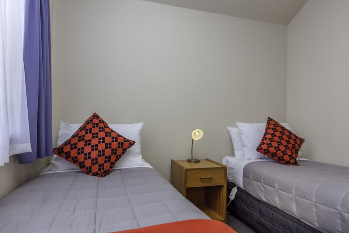 Room 4 of 32