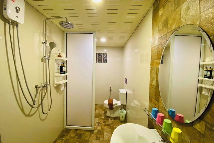 Room 136 of 211