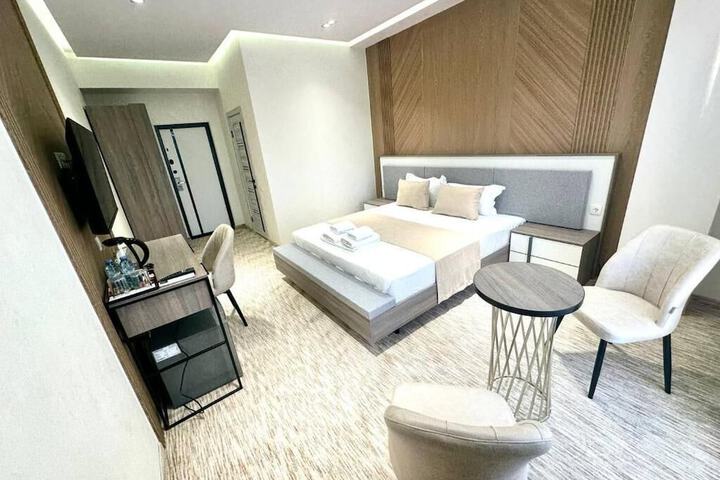 Room 3 of 60