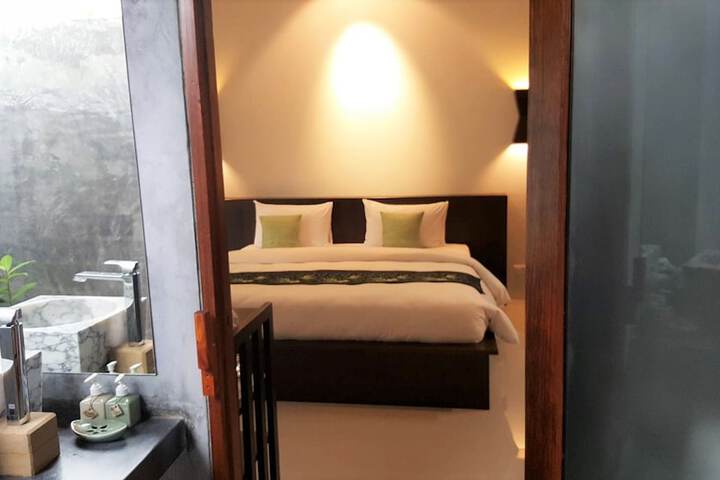 Room 16 of 166