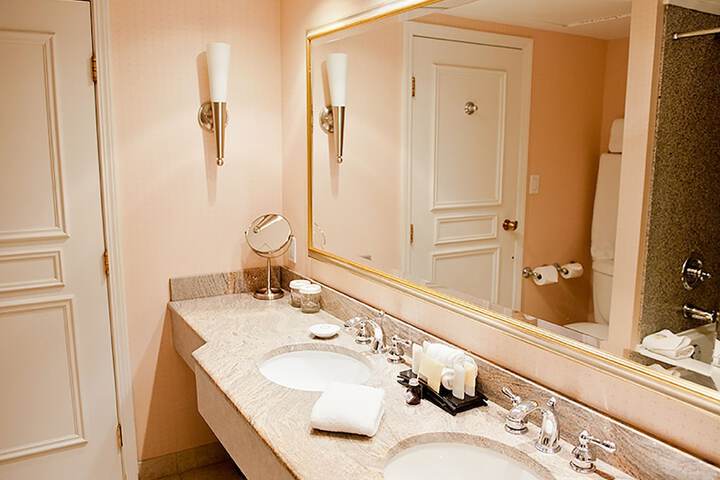 Bathroom sink