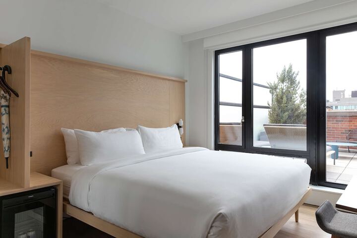 1 King Bed (3 of 33)