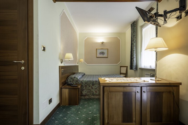 Room 51 of 100