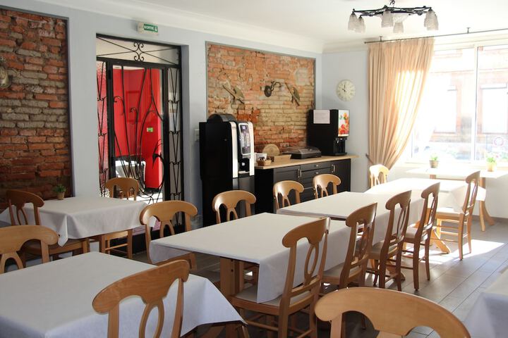 Dining 8 of 10