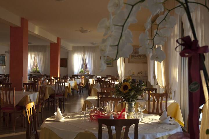 Dining 38 of 70