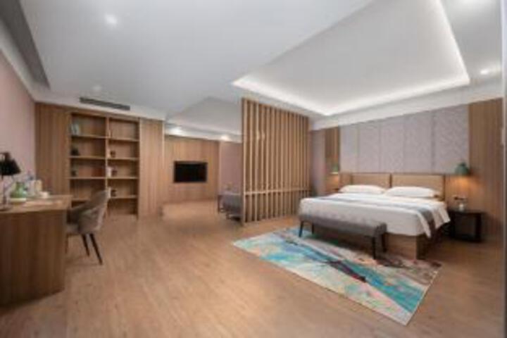 Room 10 of 10