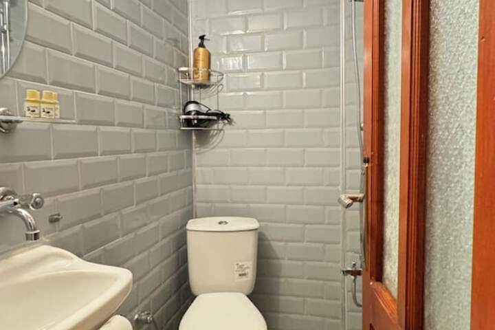 Room 2 of 23