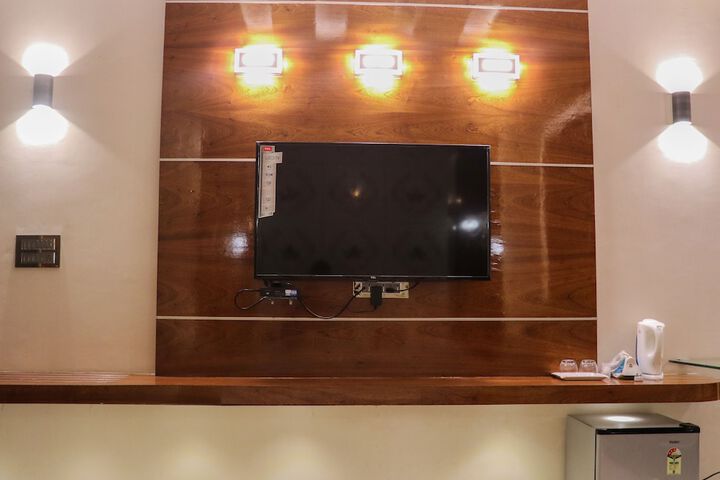 Room 10 of 13