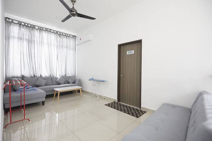 Room 10 of 173