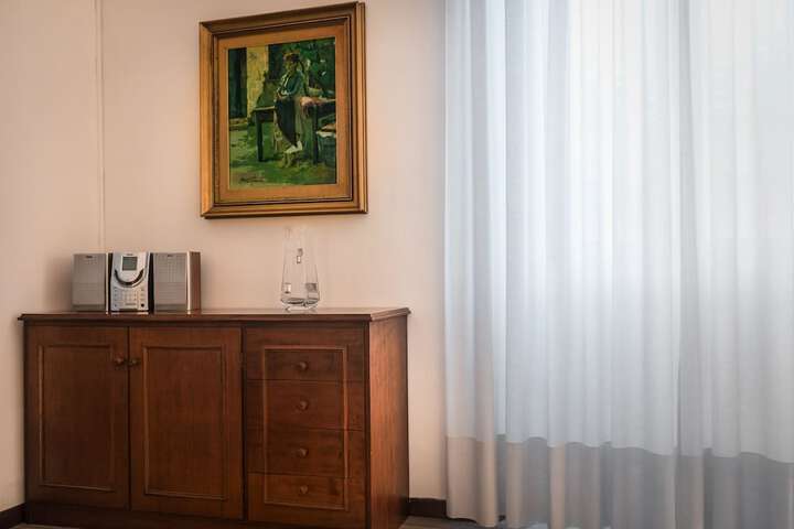 Room 10 of 17