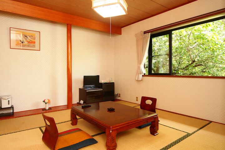 Room 3 of 40
