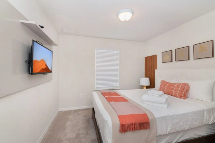 Room 6 of 24