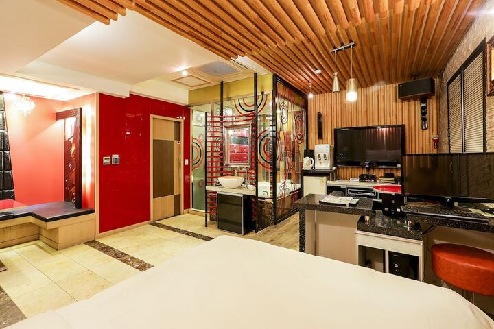 Room 8 of 92