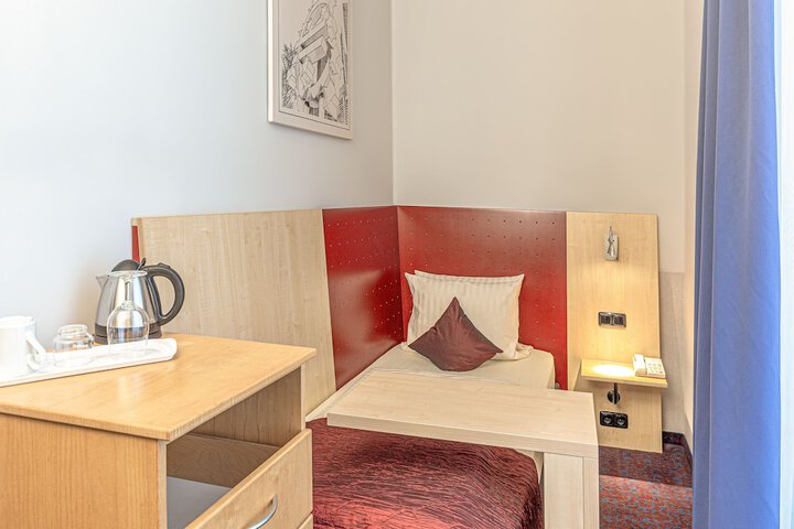 Room 4 of 70