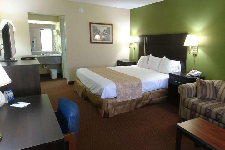 1 King Bed (6 of 18)