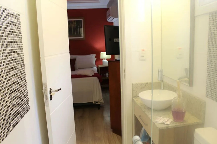 Room 8 of 12
