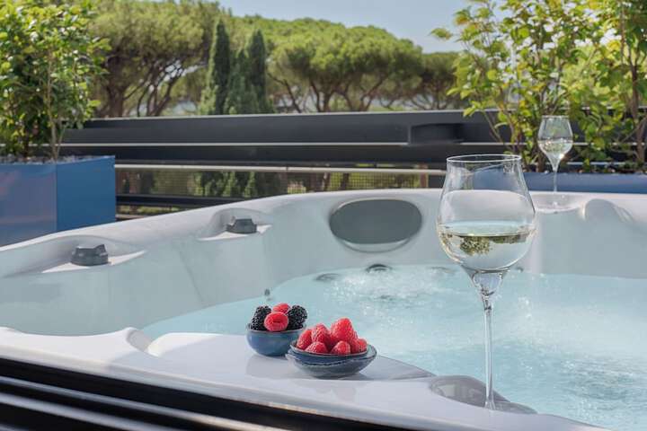 Hot Tub 61 of 79