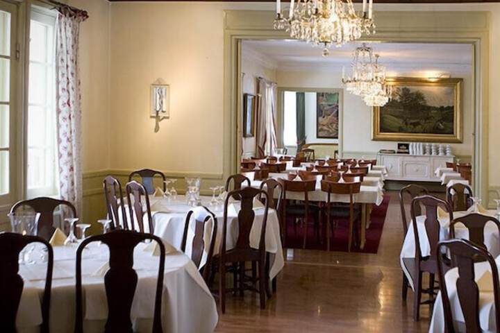 Dining 20 of 50