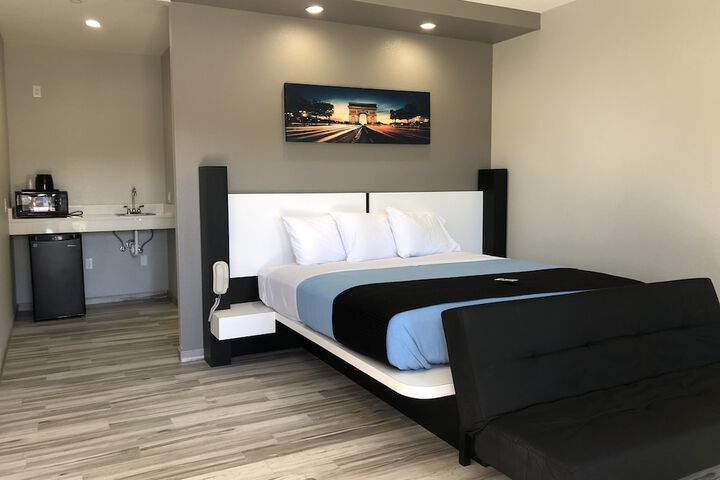 Room 2 of 9