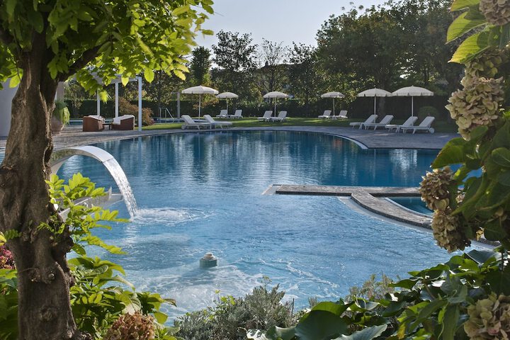 Hotel with Pool