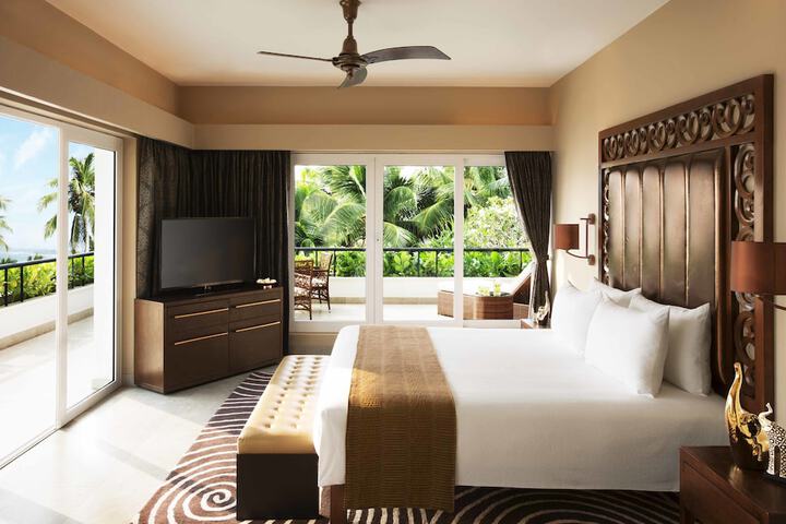 Room 4 of 68