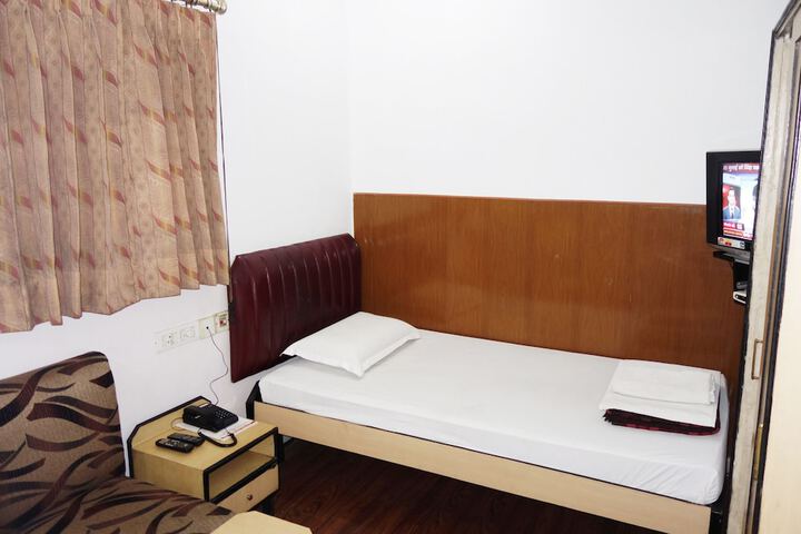 Room 14 of 34