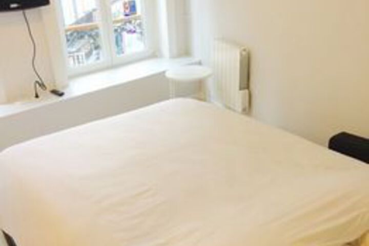 Room 27 of 112
