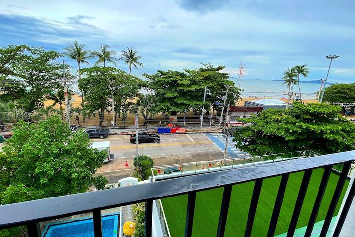 Terrace/Patio 32 of 68