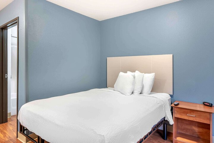Standard Studio 1 Queen Bed (4 of 10)