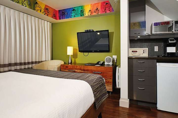 Room 9 of 108