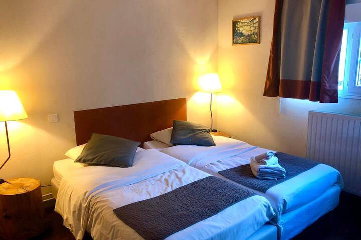 Room 10 of 31