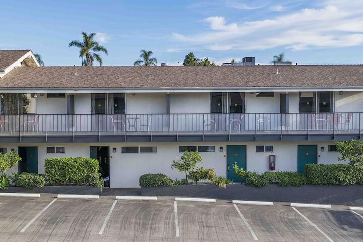 Property Grounds 37 of 46