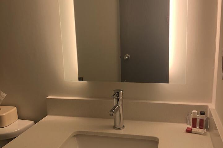 1 King Bed (3 of 8)