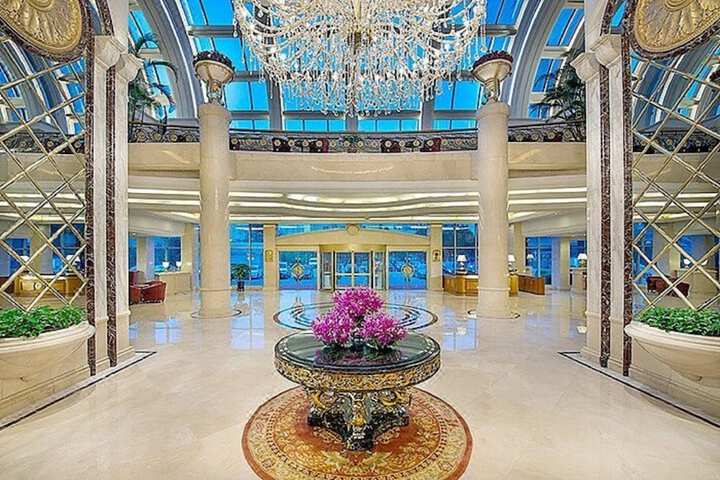Entrance & Lobby