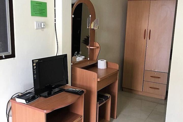 Room 4 of 28