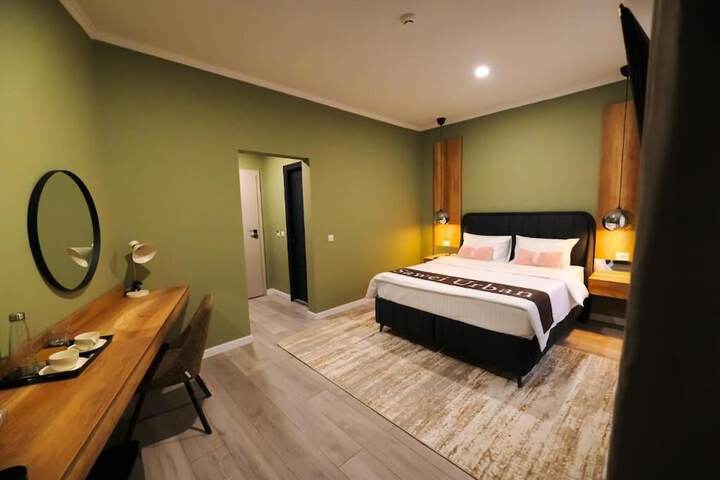 Room 10 of 42